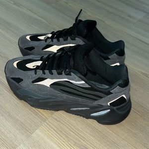 Adidas Yeezy Boost 700 V2